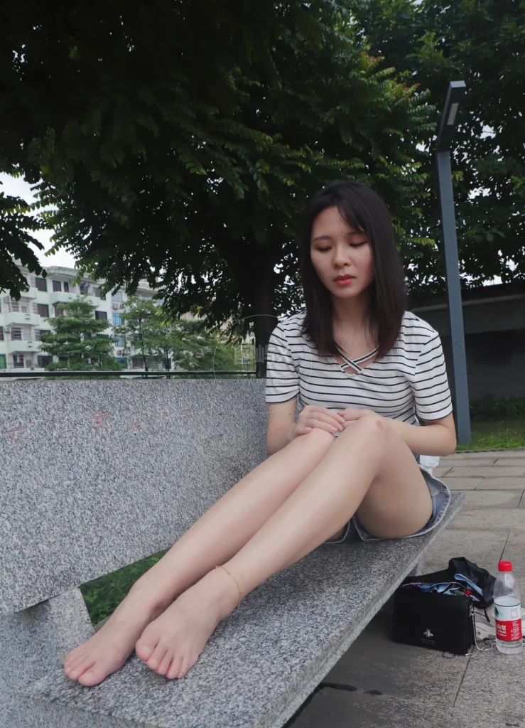 Pary学生模拍 NO.001 大美女慧婷公园展示美脚 [153P-868MB]-图屿X