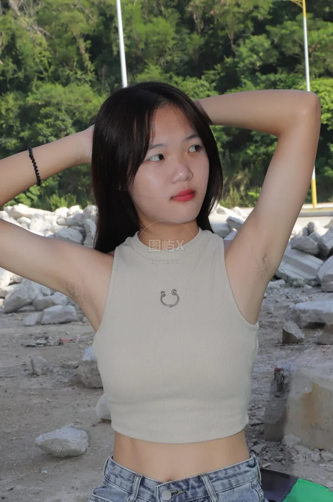 Pary学生模拍 NO.021 极品美女校花思思全程赤脚拍照后亮出脏脚底 [130P-475MB]-图屿X