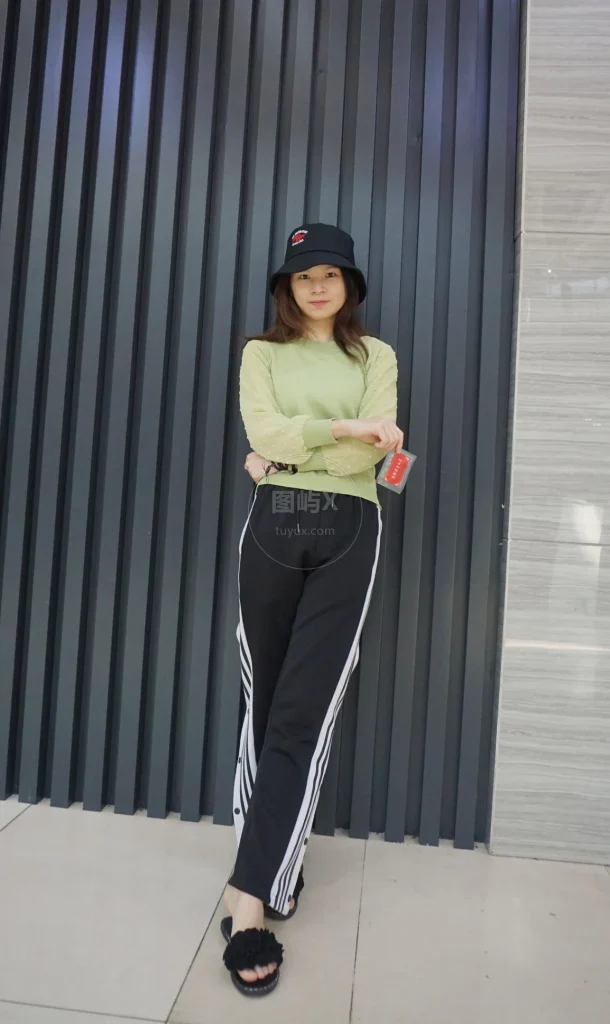 Pary学生模拍 NO.023 脚型与肤色都绝佳的晓晓 [131P-678MB]-图屿X