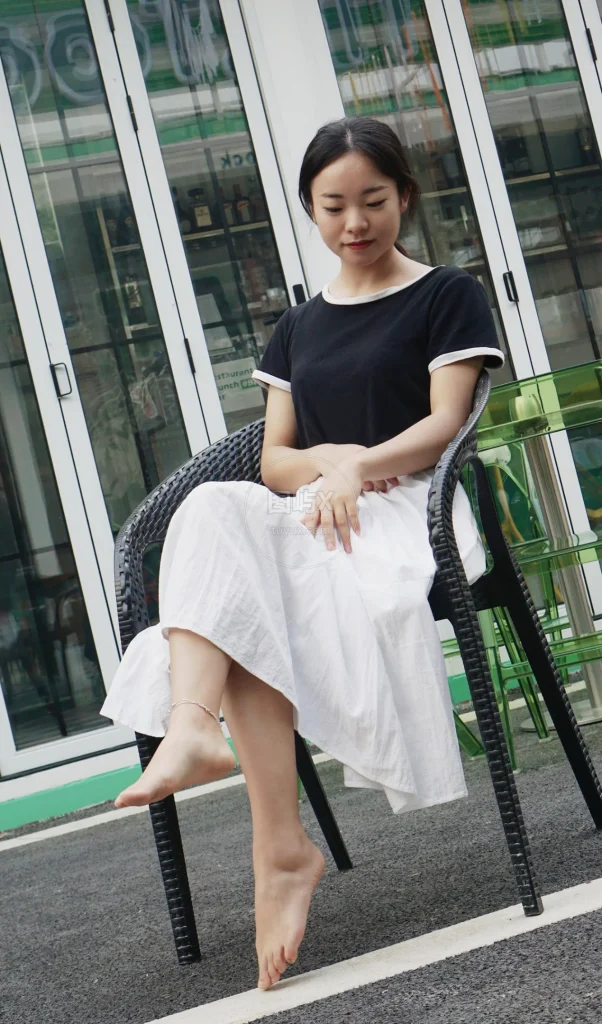 Pary学生模拍 NO.032 小罗创意园赤脚 [124P-610MB]-图屿X