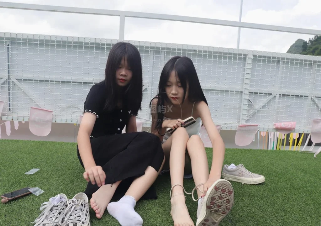 Pary学生模拍 NO.035 表妹与小芳拍完美脚拍食物去 [91P-153MB]-图屿X