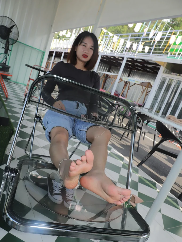 Pary学生模拍 NO.037 小燕展示35码超小白嫩美脚 [110P-300MB]-图屿X