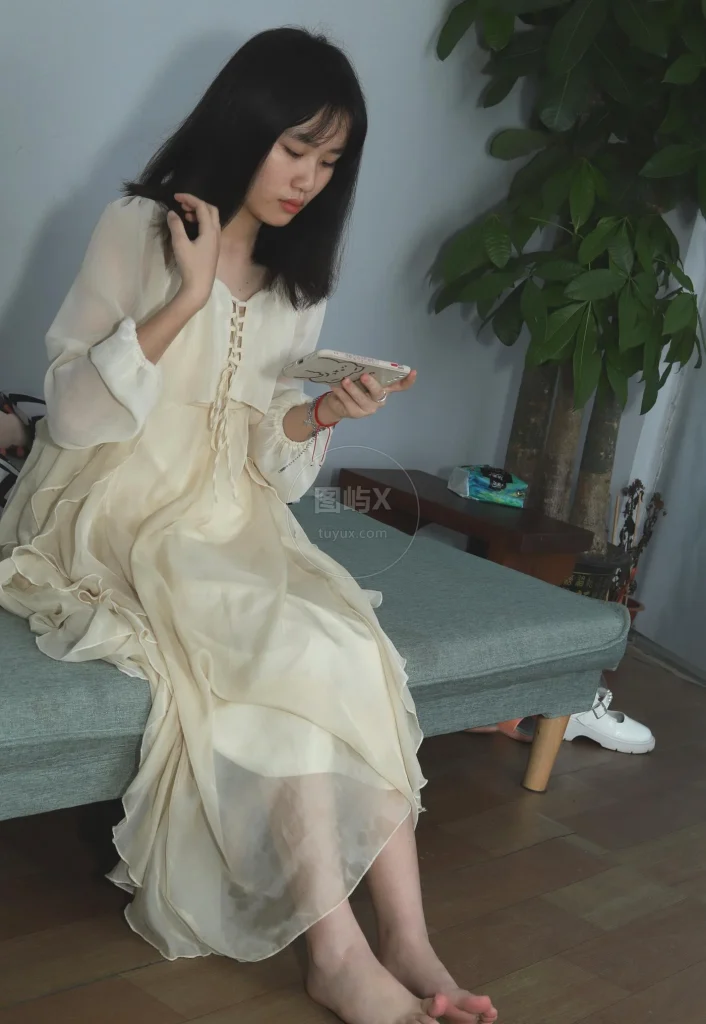 Pary学生模拍 NO.041 彩欣穿上可爱裙子展示美脚 [123P-208MB]-图屿X