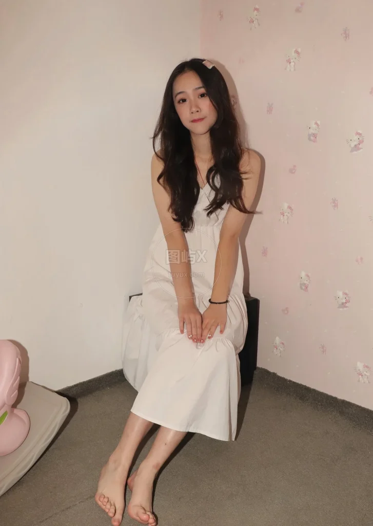 Pary学生模拍 NO.043 大美女琪琪回归献上38码雪白大美脚 [121P-228MB]-图屿X