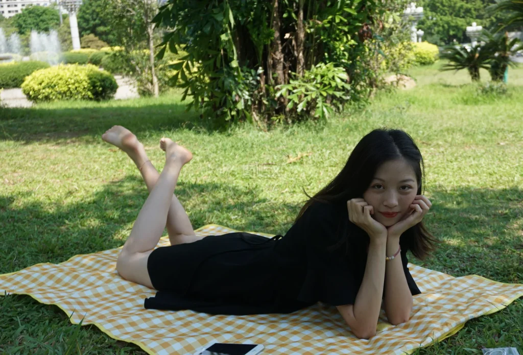 Pary学生模拍 NO.084 杰杰草地全方位秀美脚 [118P-638MB]-图屿X