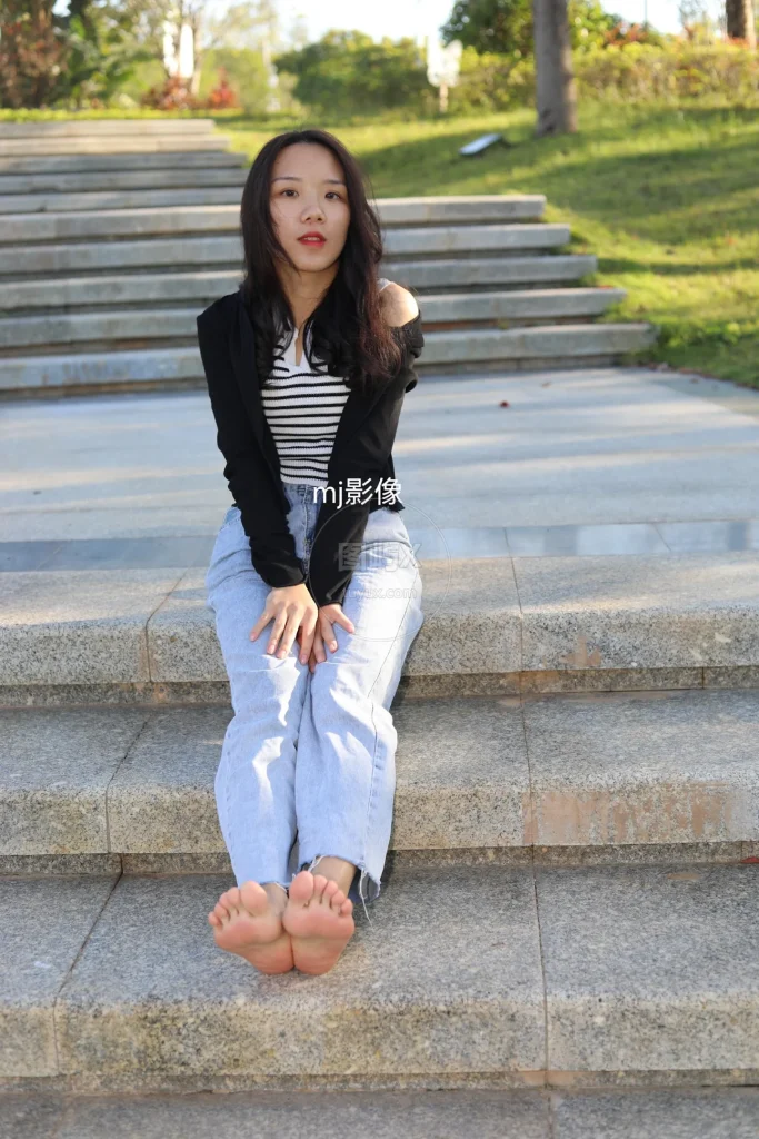 Pary学生模拍 NO.085 与小芸到公园游玩拍脚丫 [98P-689MB]-图屿X