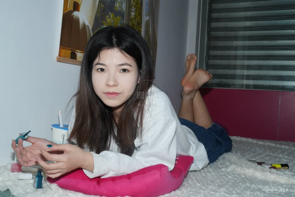 Pary学生模拍 NO.138 新模宣宣的37码美脚脚趾非常整齐 [153P-253MB]-图屿X