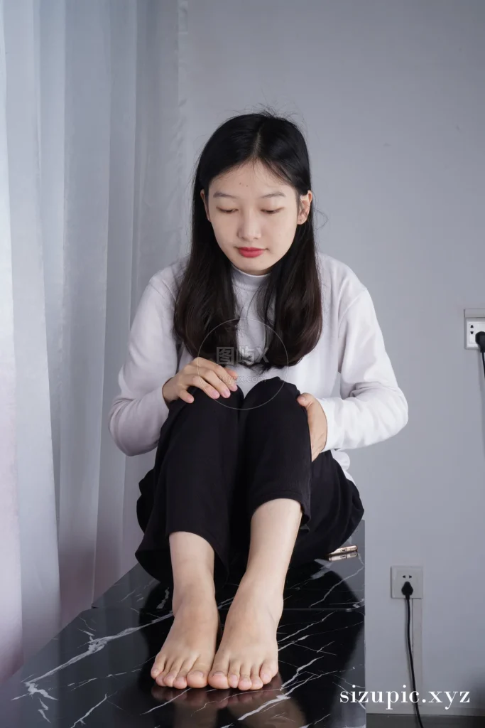 Pary学生模拍 NO.139 新模燕玲首次拍照就能大方展示美脚 [100P-147MB]-图屿X