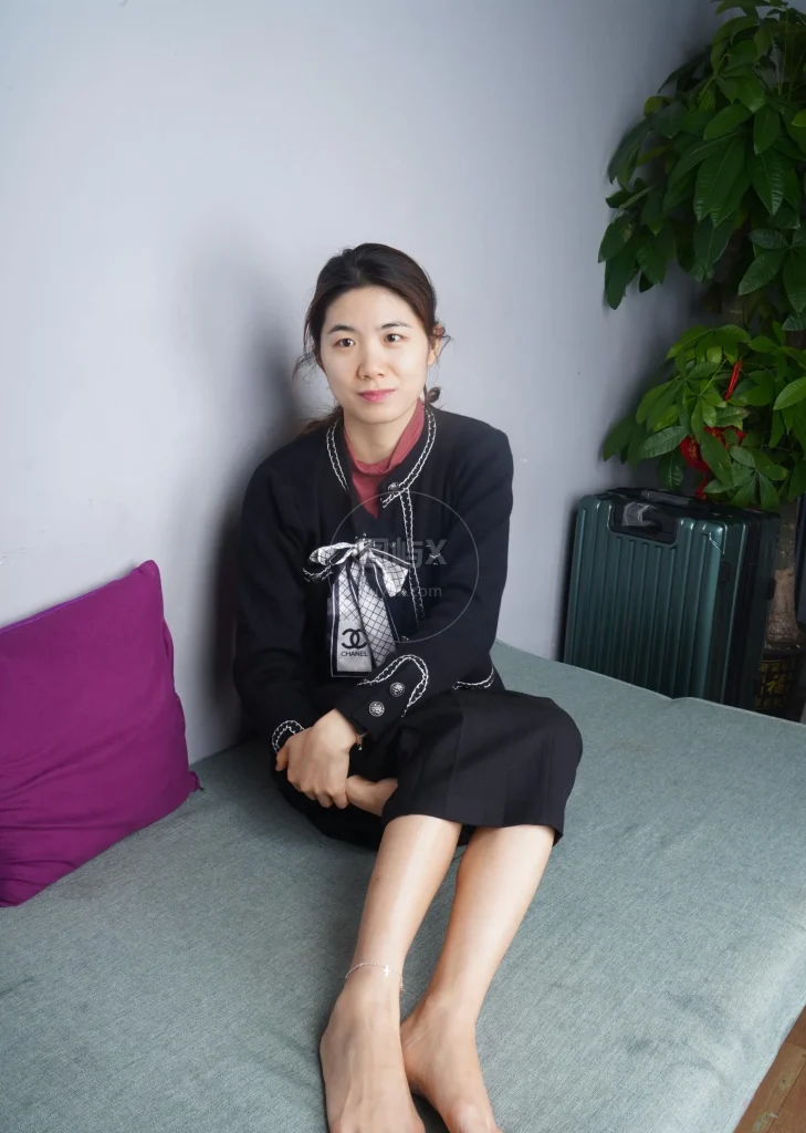 Pary学生模拍 NO.146 新模小柳展示37码修长美脚 [87P-341MB]-图屿X