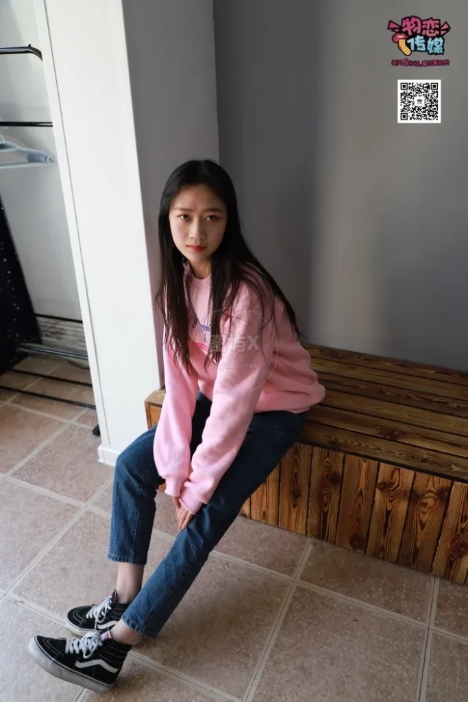 物恋传媒 NO.001 清纯系大一女生的vans与棉袜 [254P-1.1GB]-图屿X