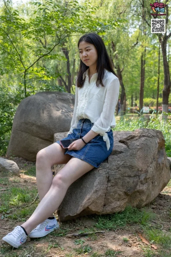 物恋传媒 NO.009 纯纯的邻家小妹哦，小白鞋下藏着什么样的棉袜呢 [187P-1.3GB]-图屿X