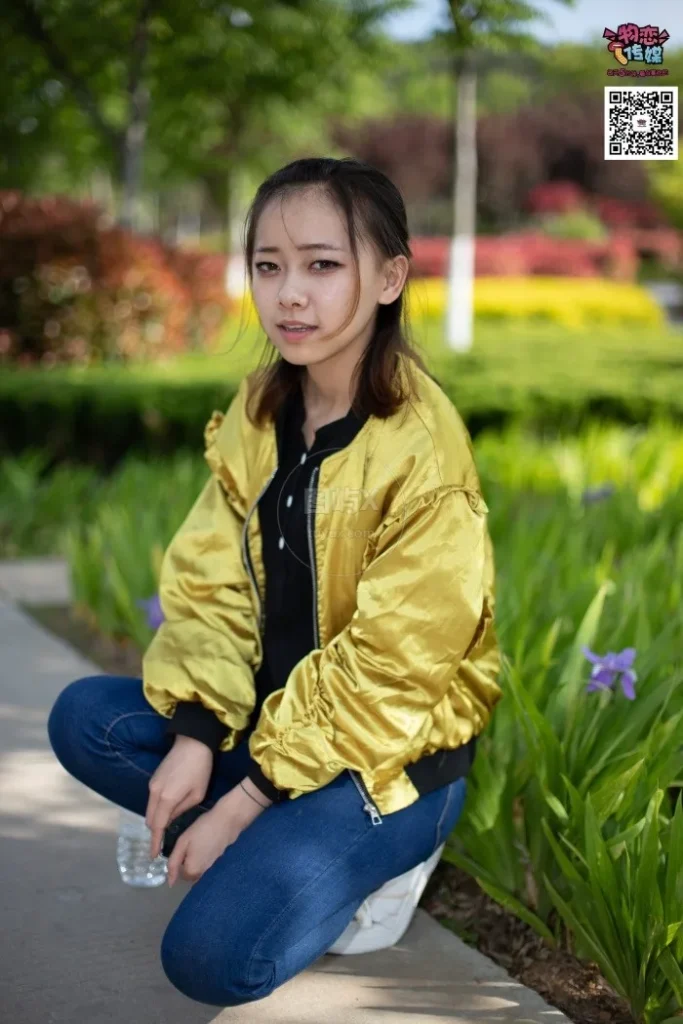 物恋传媒 NO.012 娇小型小萝莉哦，猜猜我多大呢，小白板鞋搭配粉色棉袜 [124P-861MB]-图屿X