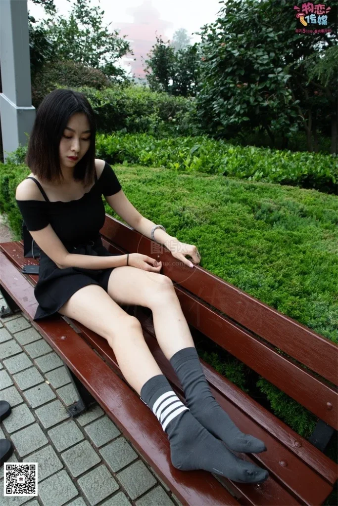 物恋传媒 NO.030 剑眉星目，烈焰红唇，御姐范美女与可爱棉袜的反差萌 [189P-1V-1.9GB]-图屿X