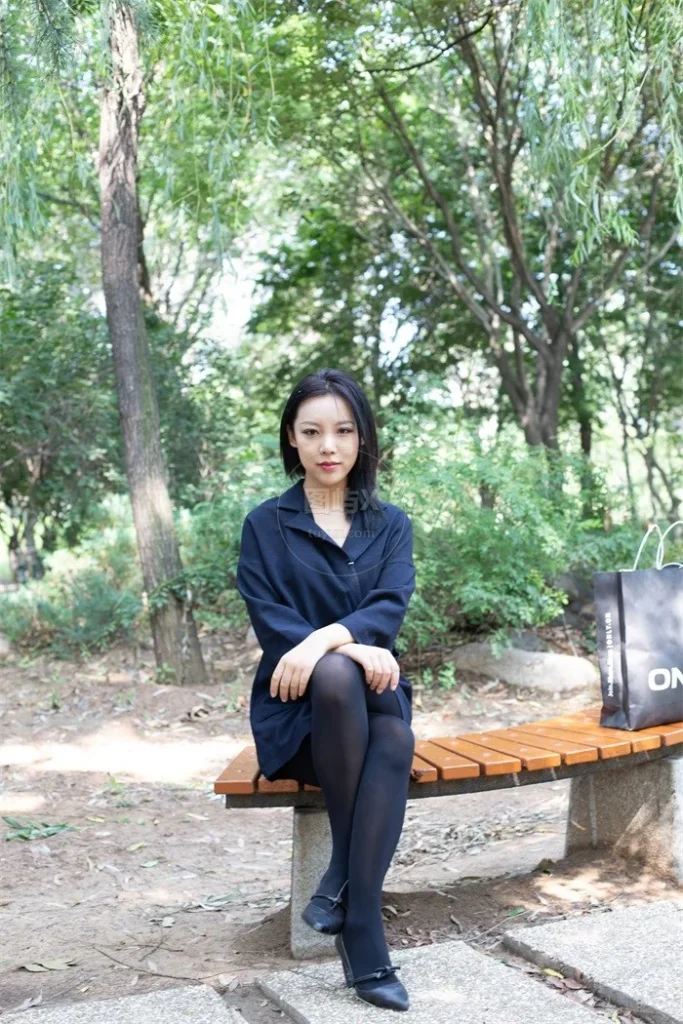 物恋传媒 NO.042 霜花冷冽，美人惊艳。高跟配黑丝 [147P-1V-1.2GB]-图屿X