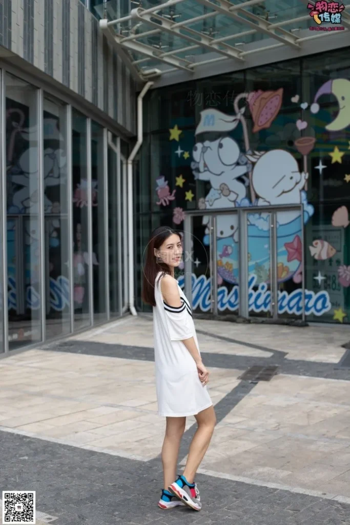 物恋传媒 NO.049 露肩连衣裙搭配撞色老爹鞋，搭配粉色短棉袜 [126P-1V-1.1GB]-图屿X