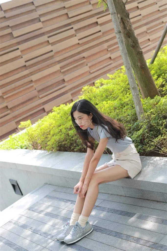 物恋传媒 NO.050 待我长发及腰,只为你的微笑,灰色NB配浅黄棉袜 [145P-1V-1.6GB]-图屿X