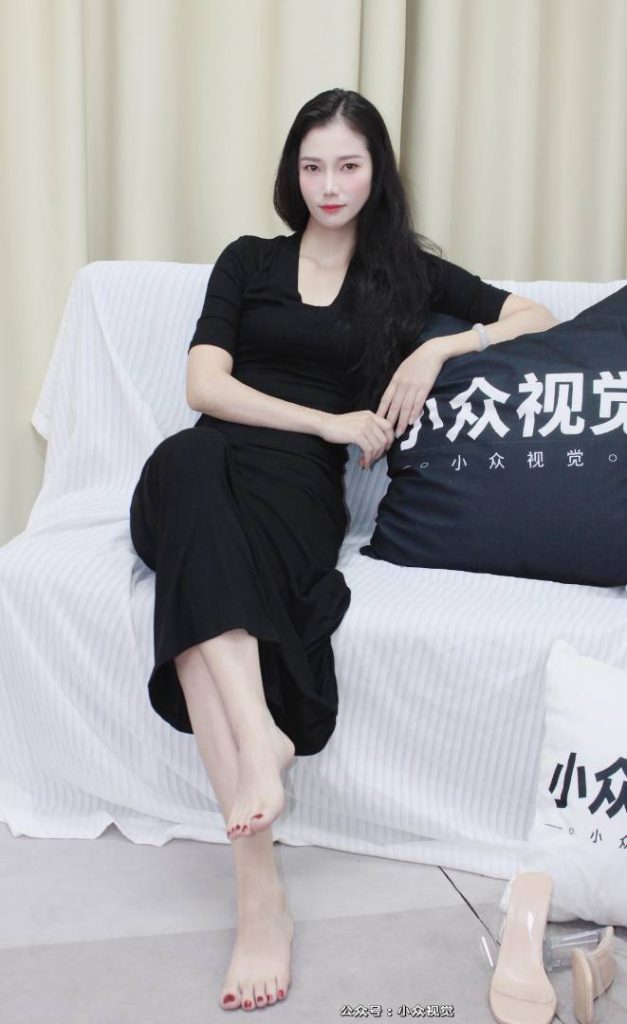 小众视觉 045-思思姐长裙丝袜裸足高跟鞋 [137P-1V-5.7G]-图屿X